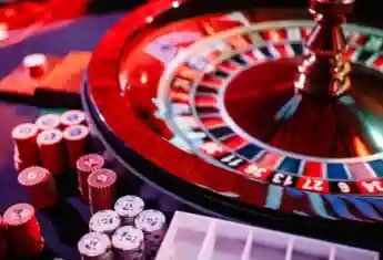 Filipino player spinning online slot games on ph 91 mobile platform